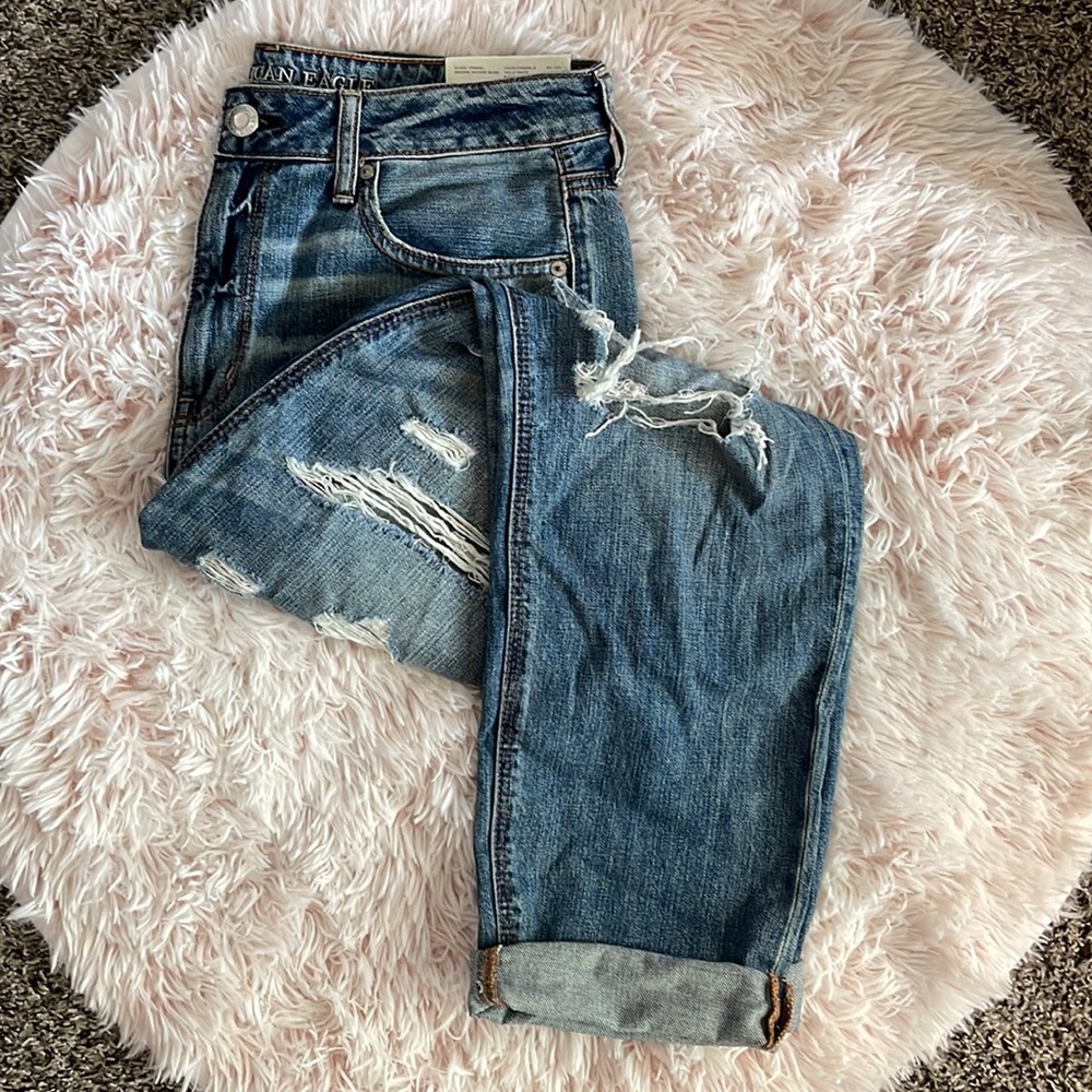 American Eagle • High Rise Tomgirl ripped jeans boyfriend